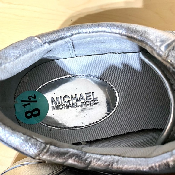 ♦️Michael Kors Women’s Addie lace up Silver Sneakers Size 8.5♦️ - Picture 9 of 14